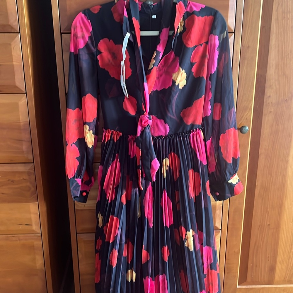 NWT Sunfere size small maxi dress with floral print
